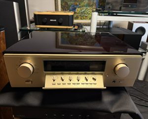 ACCUPHASE C-2820
